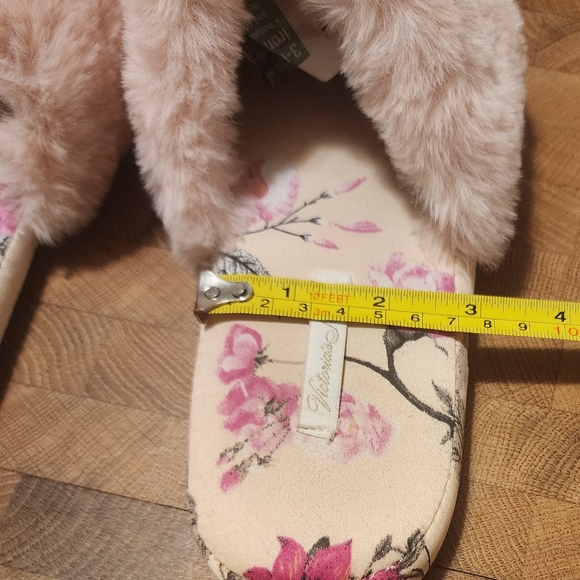 Victoria's Secret house slippers Size Large Pink Floral with fluffy pouf - Picture 15 of 16